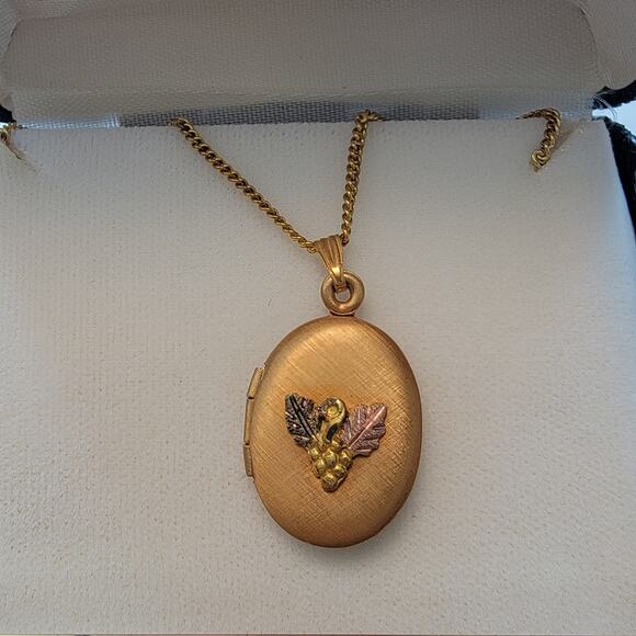 Vintage Gold Locket Black Hills Locket Pendant 14k - Picture 3 of 11